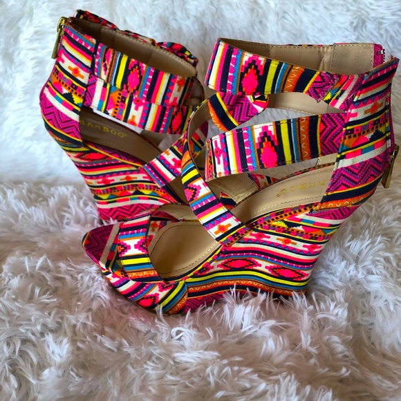 Size 8, multi colored wedge - Picture 1 of 2